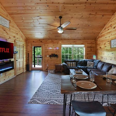 Enchanted Forest Cabin And Teepee! Lights & Laser Show! Private Hot Tub! Unique Stay! Sevierville Ngoại thất bức ảnh