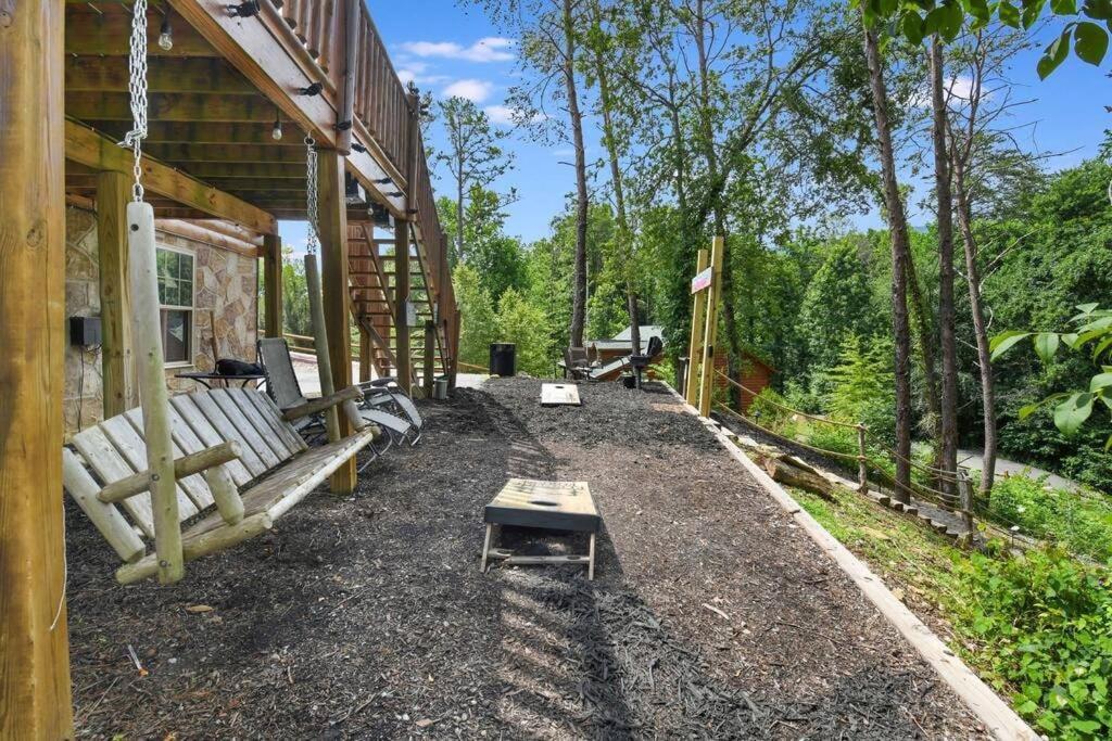 Enchanted Forest Cabin And Teepee! Lights & Laser Show! Private Hot Tub! Unique Stay! Sevierville Ngoại thất bức ảnh
