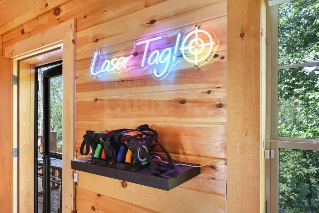 Enchanted Forest Cabin And Teepee! Lights & Laser Show! Private Hot Tub! Unique Stay! Sevierville Ngoại thất bức ảnh