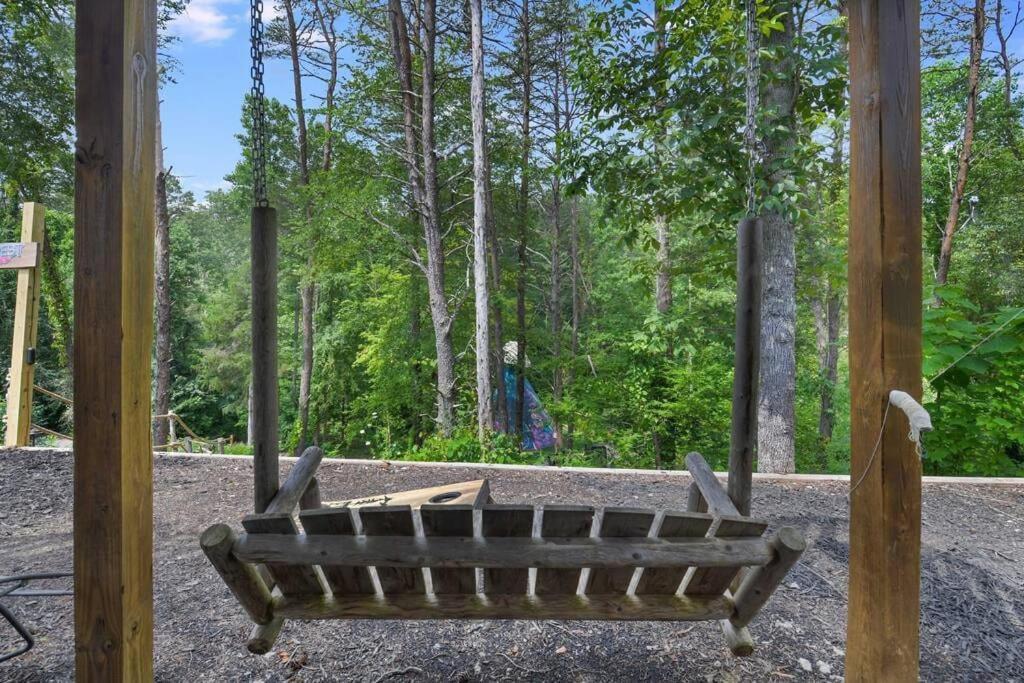 Enchanted Forest Cabin And Teepee! Lights & Laser Show! Private Hot Tub! Unique Stay! Sevierville Ngoại thất bức ảnh