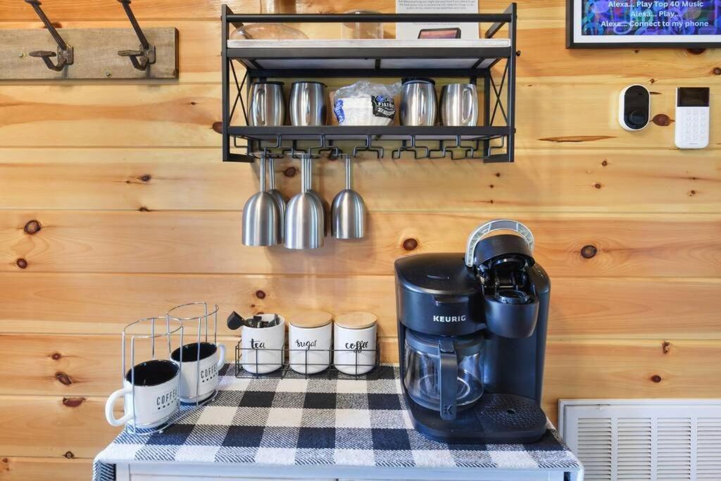 Enchanted Forest Cabin And Teepee! Lights & Laser Show! Private Hot Tub! Unique Stay! Sevierville Ngoại thất bức ảnh