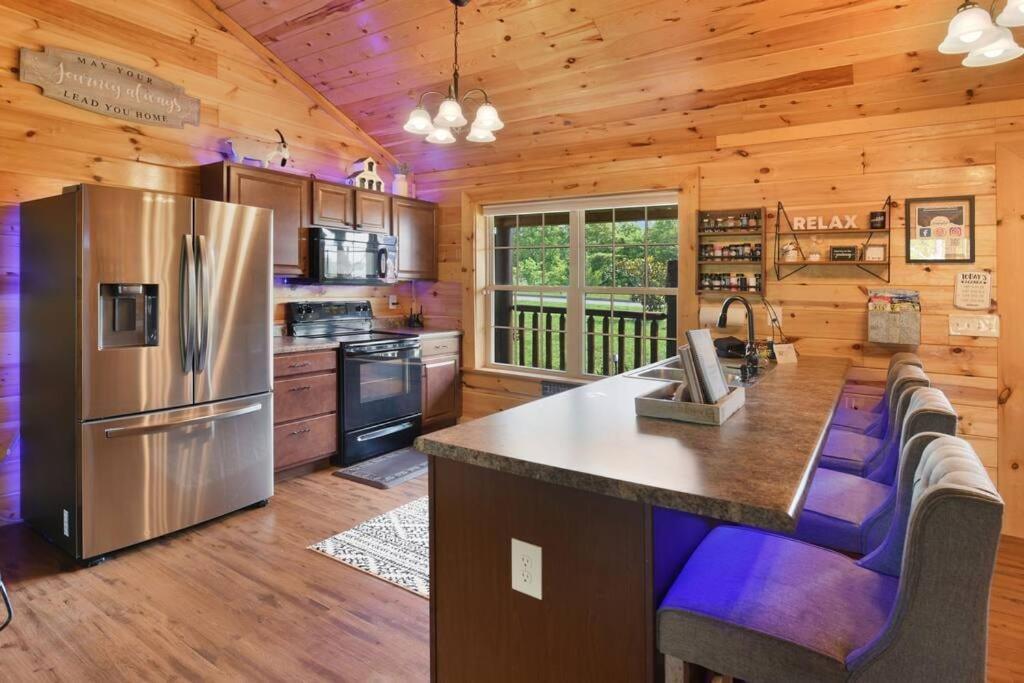 Enchanted Forest Cabin And Teepee! Lights & Laser Show! Private Hot Tub! Unique Stay! Sevierville Ngoại thất bức ảnh