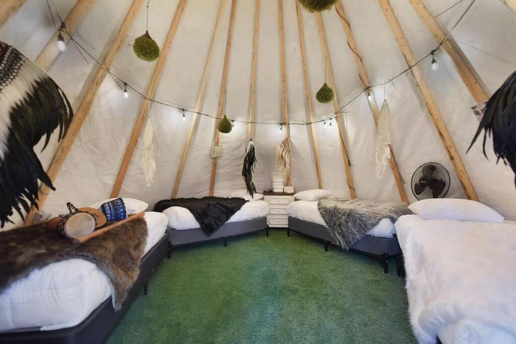 Enchanted Forest Cabin And Teepee! Lights & Laser Show! Private Hot Tub! Unique Stay! Sevierville Ngoại thất bức ảnh