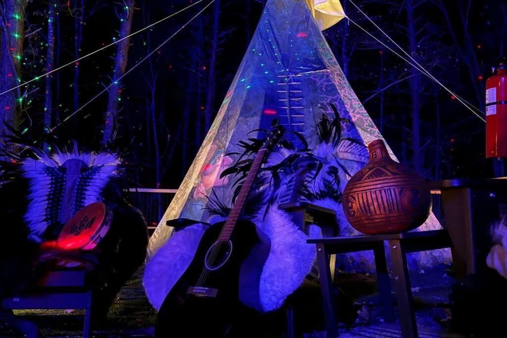 Enchanted Forest Cabin And Teepee! Lights & Laser Show! Private Hot Tub! Unique Stay! Sevierville Ngoại thất bức ảnh