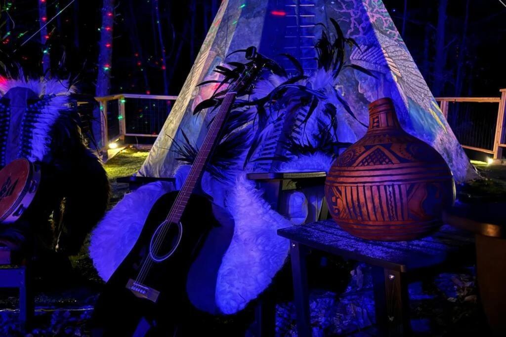 Enchanted Forest Cabin And Teepee! Lights & Laser Show! Private Hot Tub! Unique Stay! Sevierville Ngoại thất bức ảnh