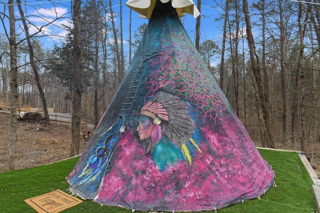 Enchanted Forest Cabin And Teepee! Lights & Laser Show! Private Hot Tub! Unique Stay! Sevierville Ngoại thất bức ảnh