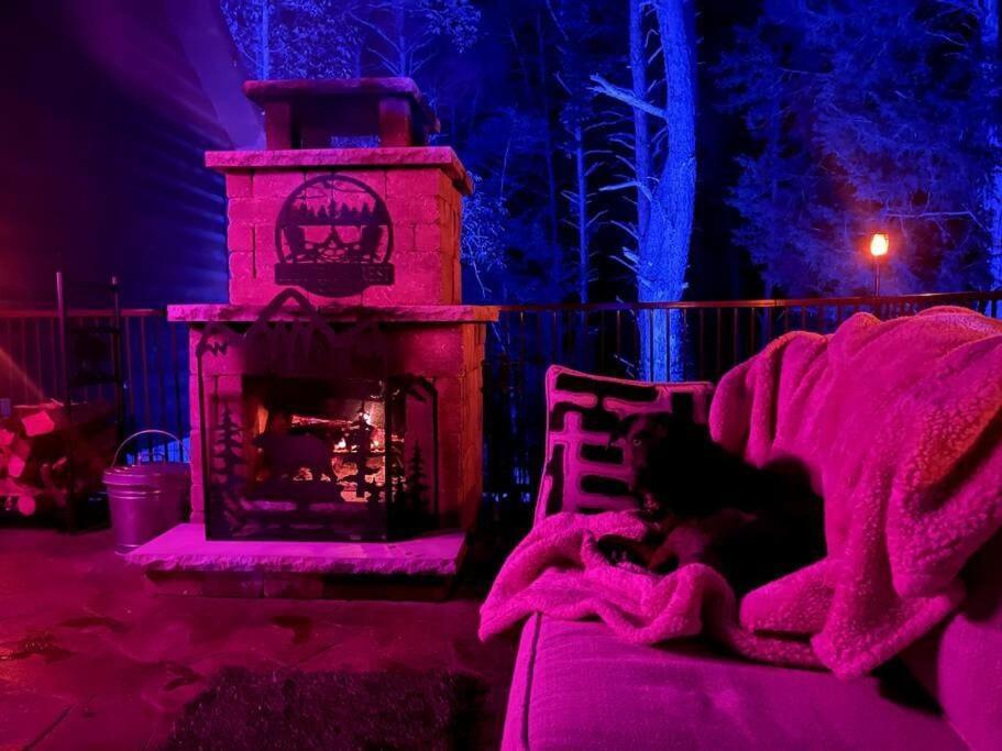 Enchanted Forest Cabin And Teepee! Lights & Laser Show! Private Hot Tub! Unique Stay! Sevierville Ngoại thất bức ảnh