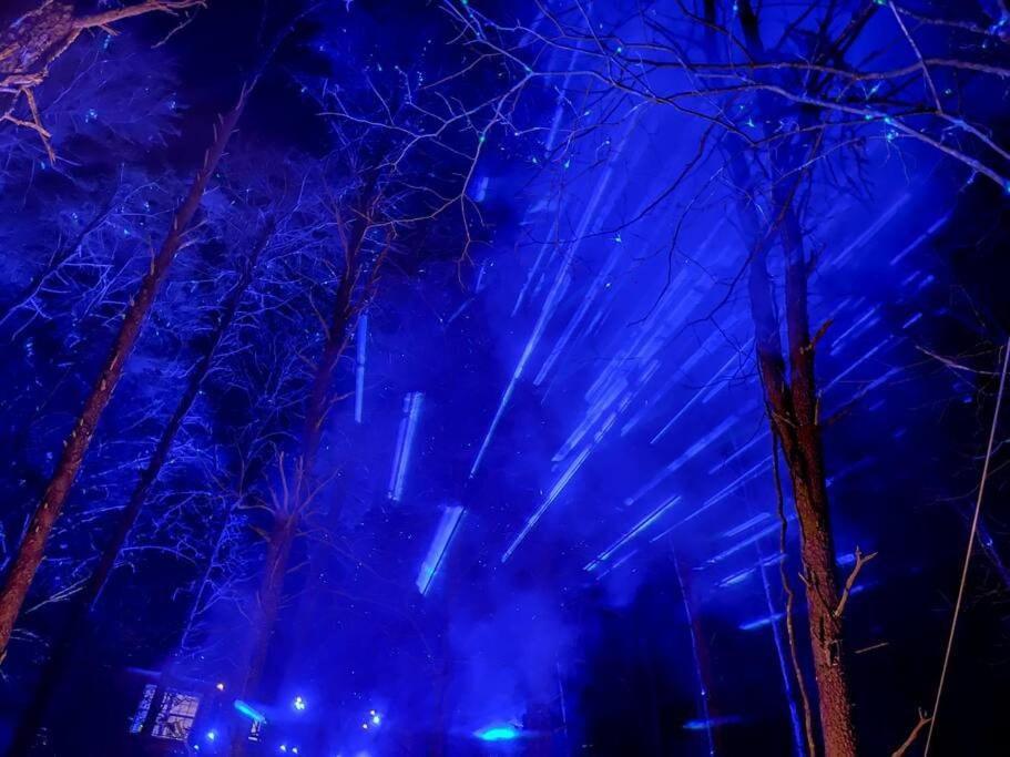 Enchanted Forest Cabin And Teepee! Lights & Laser Show! Private Hot Tub! Unique Stay! Sevierville Ngoại thất bức ảnh