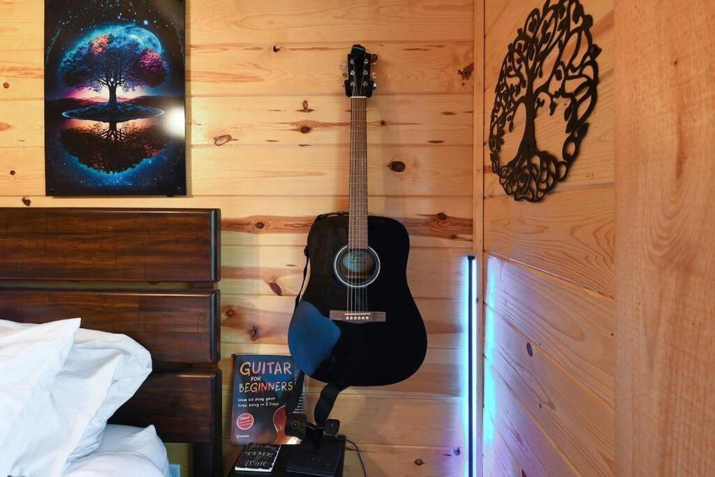 Enchanted Forest Cabin And Teepee! Lights & Laser Show! Private Hot Tub! Unique Stay! Sevierville Ngoại thất bức ảnh