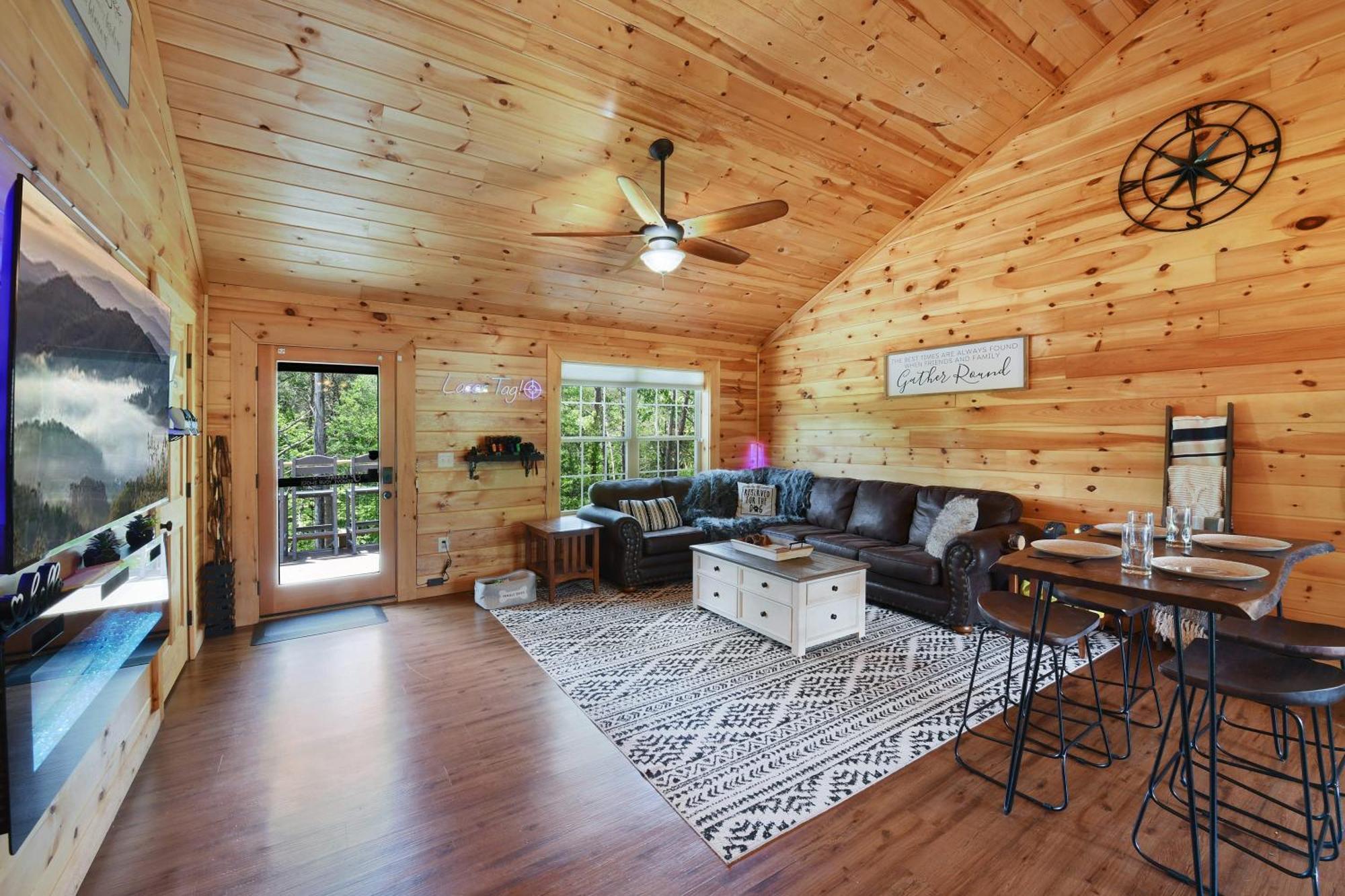 Enchanted Forest Cabin And Teepee! Lights & Laser Show! Private Hot Tub! Unique Stay! Sevierville Ngoại thất bức ảnh