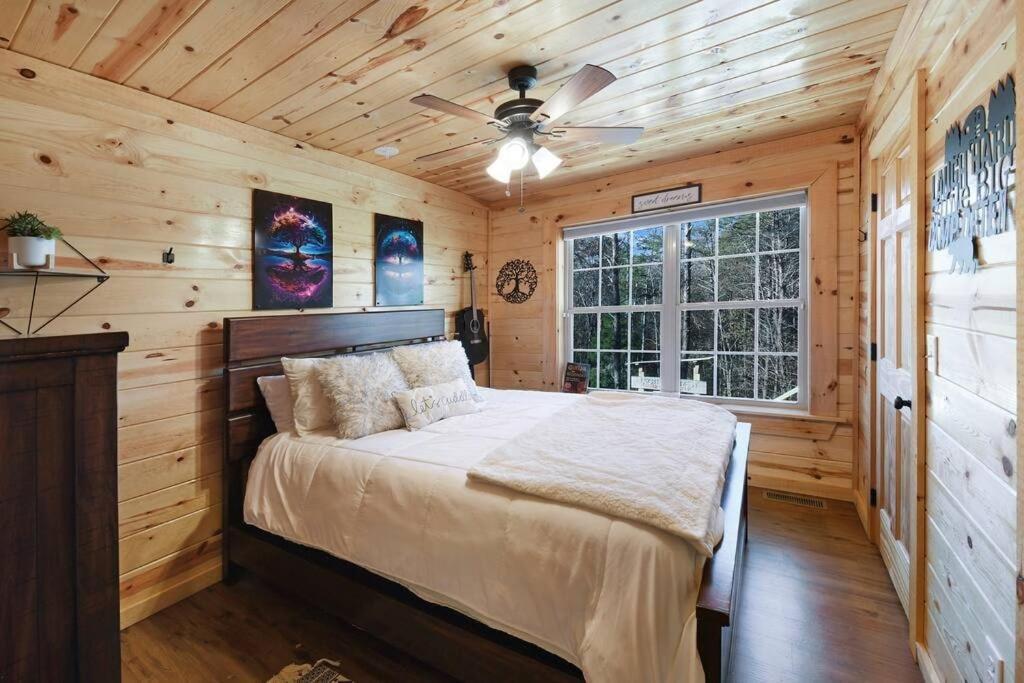 Enchanted Forest Cabin And Teepee! Lights & Laser Show! Private Hot Tub! Unique Stay! Sevierville Ngoại thất bức ảnh