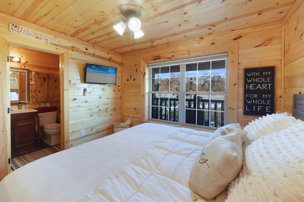 Enchanted Forest Cabin And Teepee! Lights & Laser Show! Private Hot Tub! Unique Stay! Sevierville Ngoại thất bức ảnh